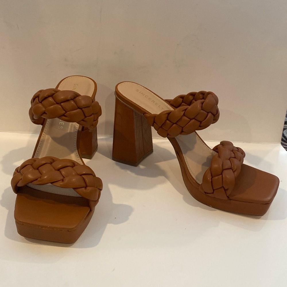 NWOT Sincerely Jules size 8 heels.